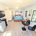 Elegant Traditional Suites & Apartment