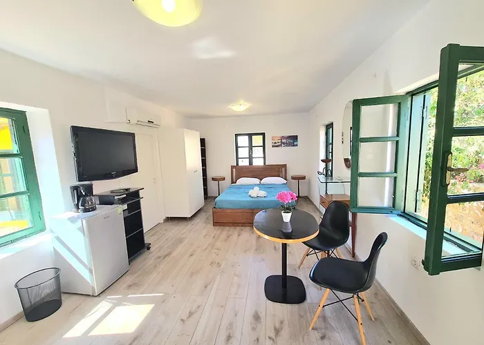 Elegant Traditional Suites & Apartment